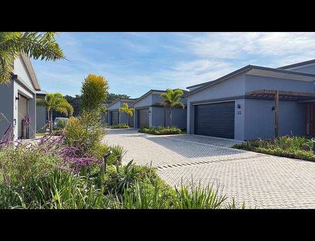 2 BEDROOM TOWNHOUSE FOR SALE IN SALT ROCK